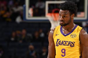 不给时间?布朗尼首节对位弗拉格仅战4分半 2投全中得到5分