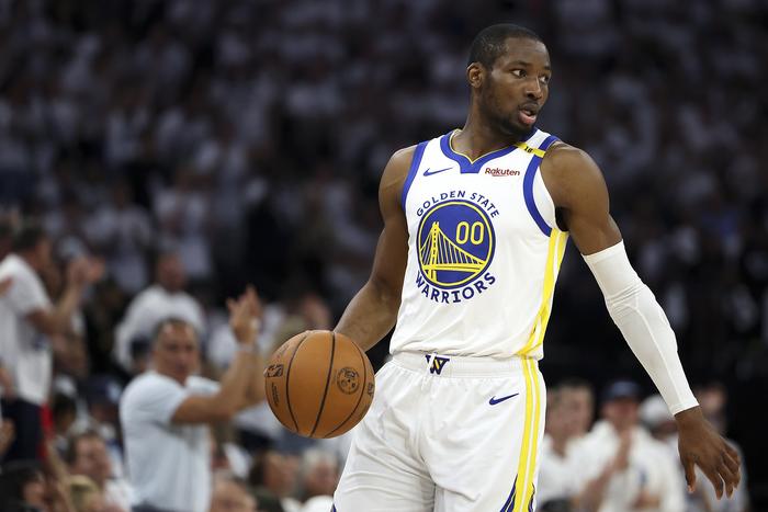 场均24分,一年只有600万,库明加,你还敢要顶薪吗?